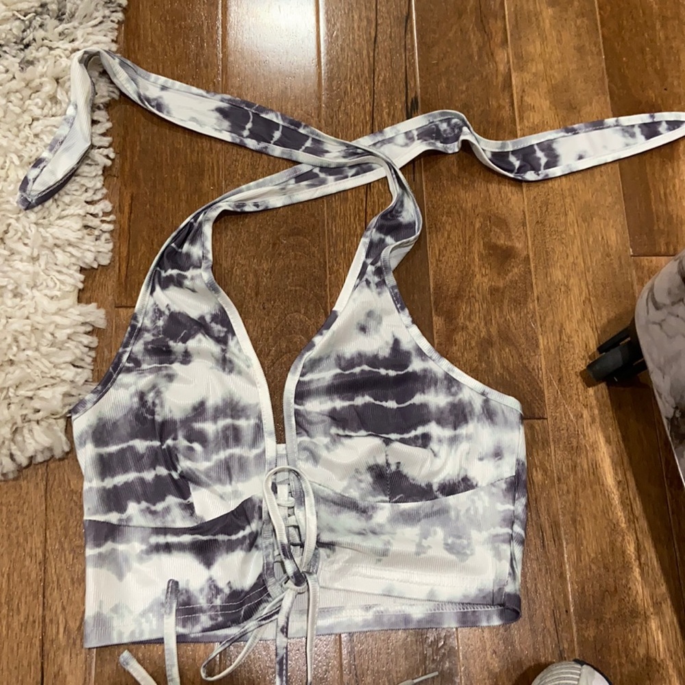 grey and white crop top size small